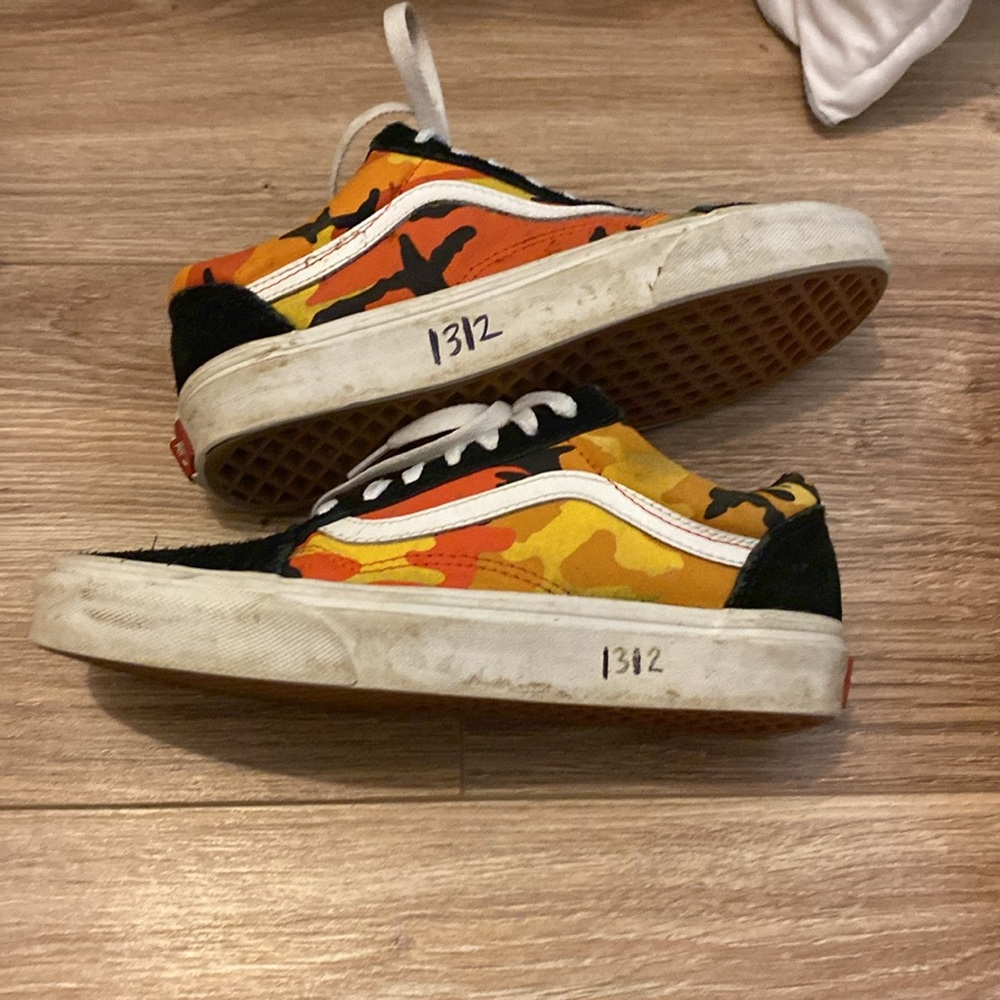 Vans - Picture 3 of 4
